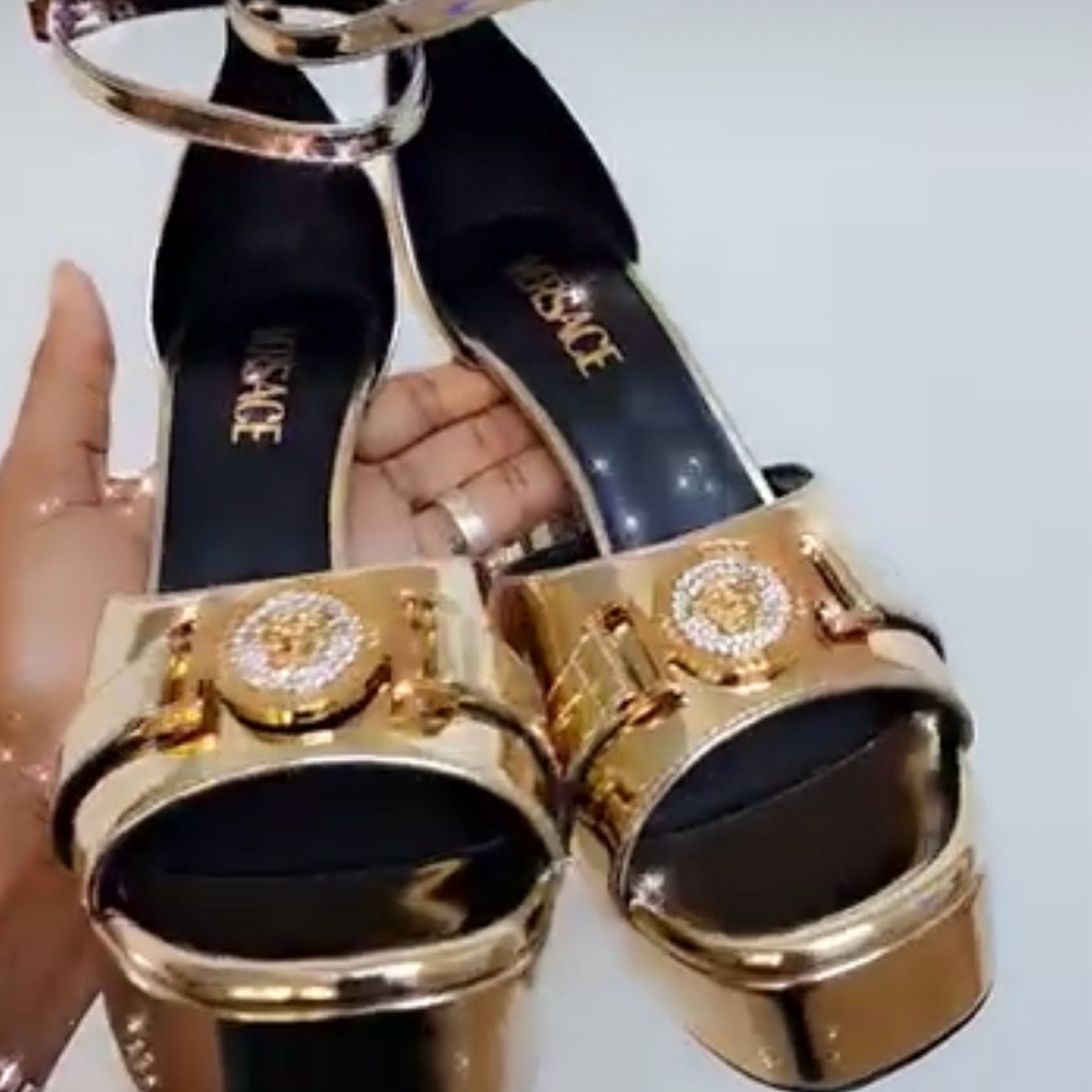 Versace Gold metallic heeled sandal. Size 42. NIB